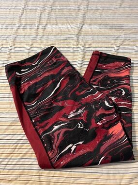 Pro Player Red and Black Marbled Active capri leggings